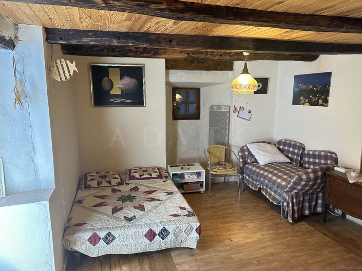 Image No.9-5 Bed House for sale