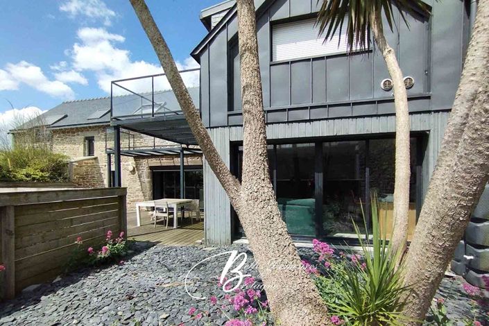 Image No.1-6 Bed House for sale