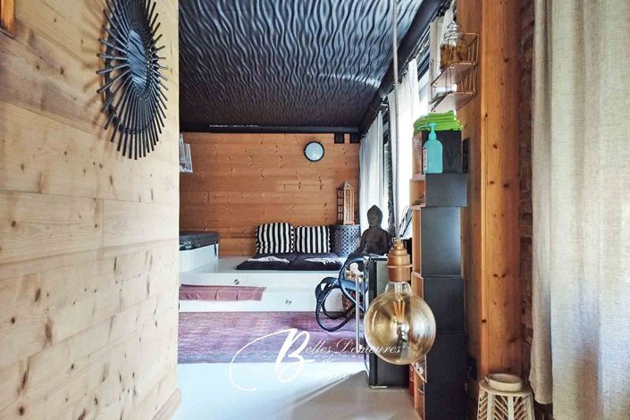 Image No.20-6 Bed House for sale