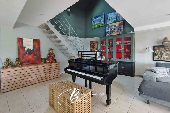 Image No.9-6 Bed House for sale