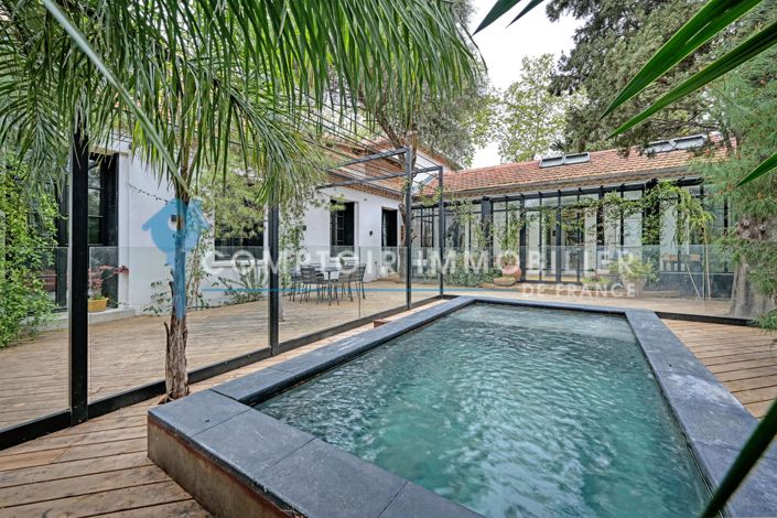 Image No.1-6 Bed House for sale