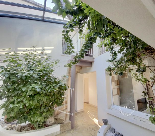 Image No.1-5 Bed House for sale