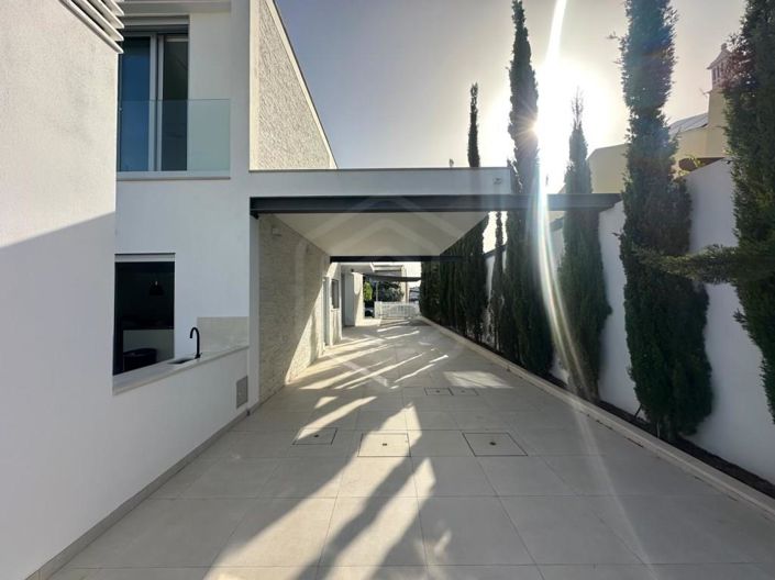 Image No.10-4 Bed House for sale