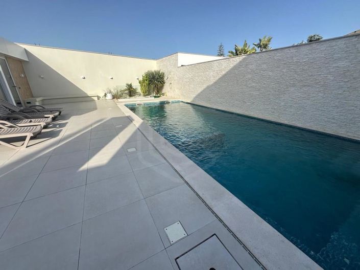 Image No.14-4 Bed House for sale