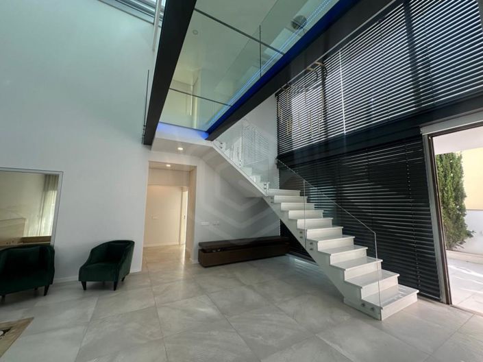 Image No.16-4 Bed House for sale