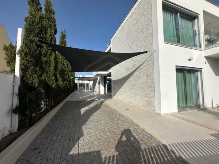 Image No.18-4 Bed House for sale