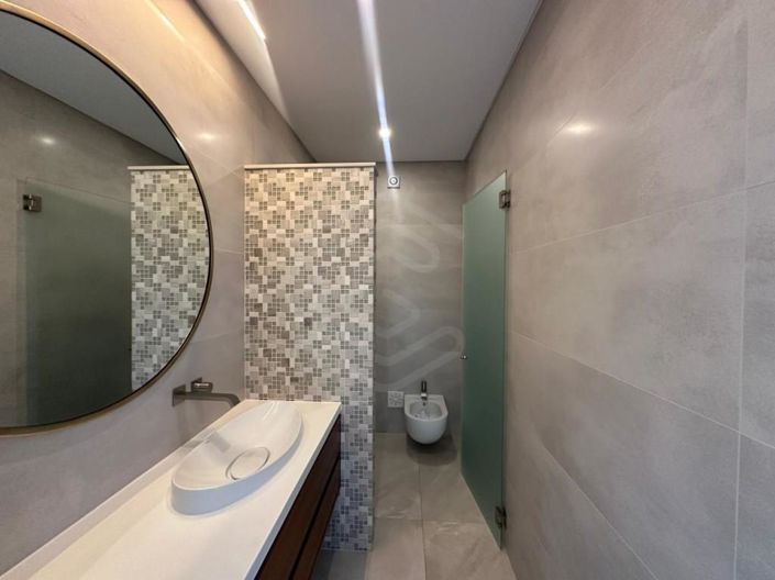 Image No.20-4 Bed House for sale