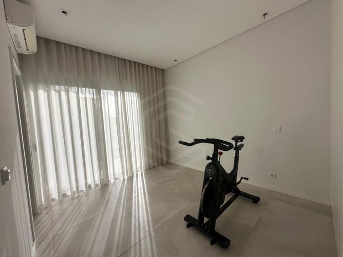 Image No.21-4 Bed House for sale