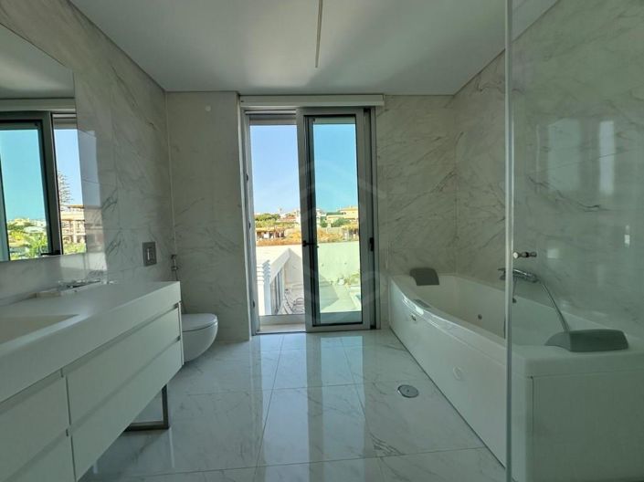 Image No.29-4 Bed House for sale