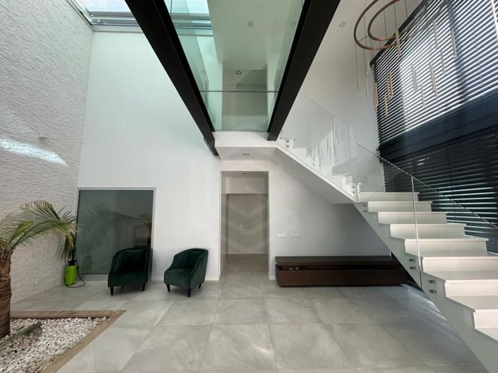 Image No.3-4 Bed House for sale