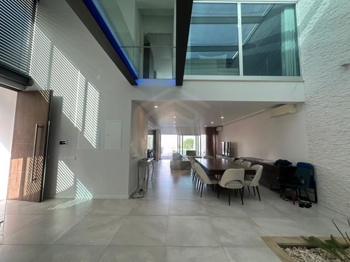 Image No.4-4 Bed House for sale