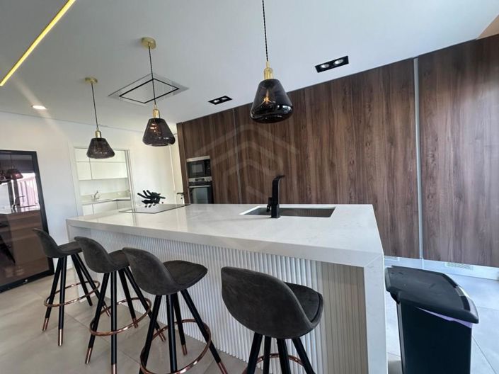 Image No.6-4 Bed House for sale