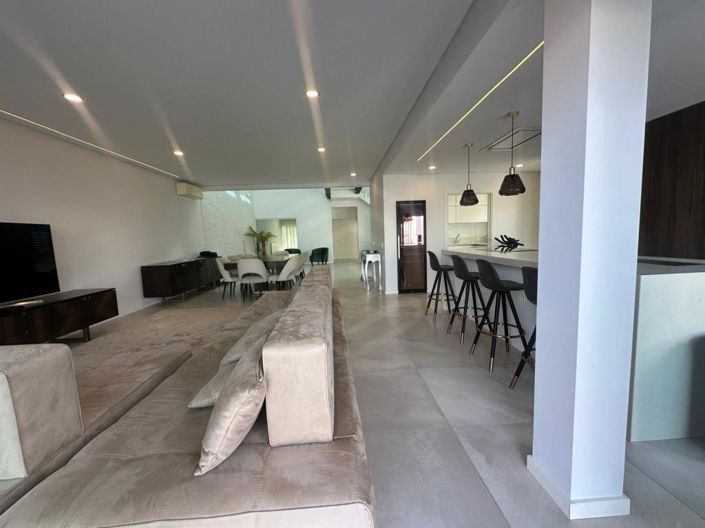 Image No.8-4 Bed House for sale