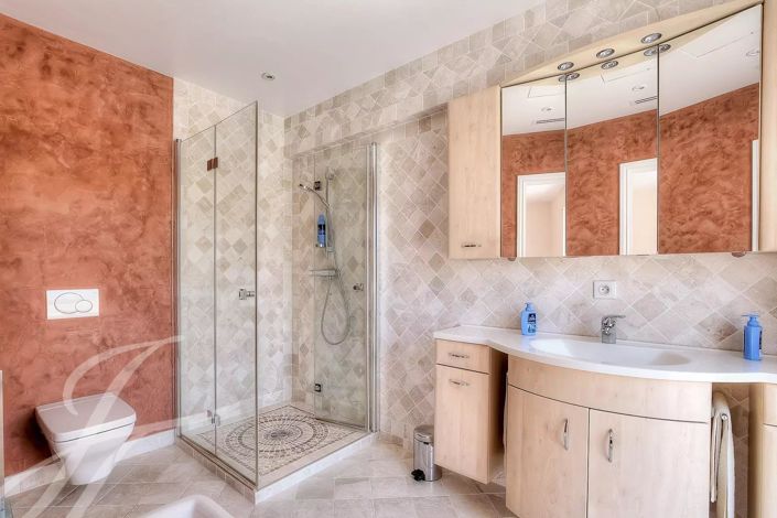 Image No.16-5 Bed House for sale