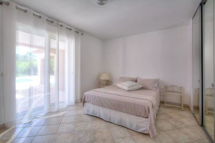 Image No.9-5 Bed House for sale