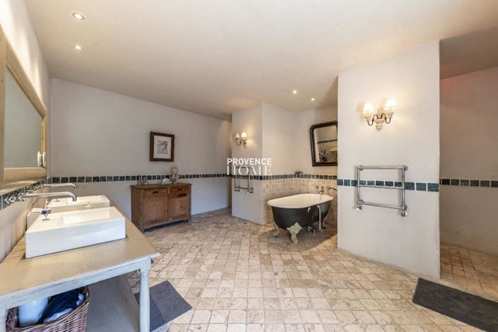 Image No.18-4 Bed House for sale