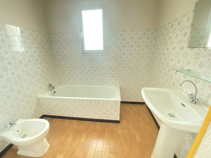 Image No.10-3 Bed House for sale