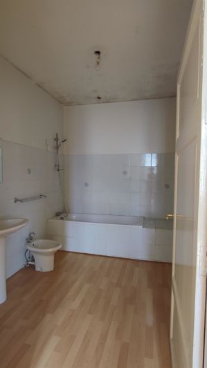 Image No.8-3 Bed House for sale