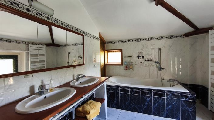 Image No.18-3 Bed House for sale