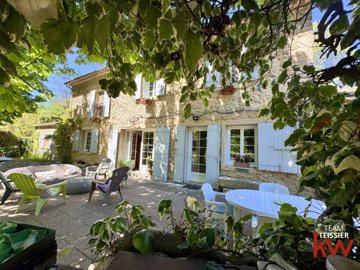 1 - La Barben, House