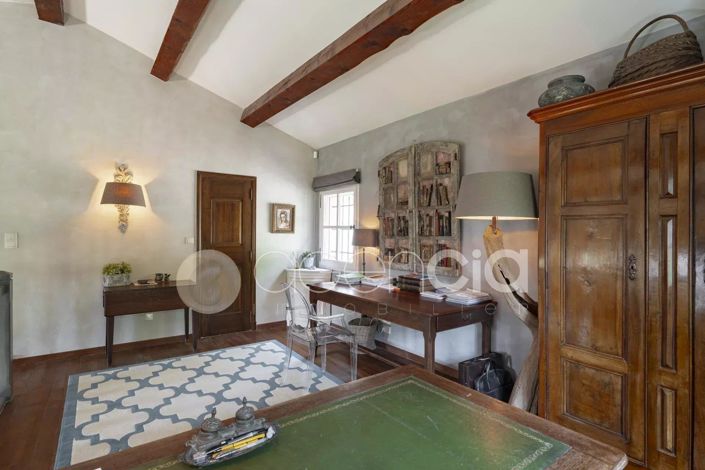 Image No.24-6 Bed House for sale