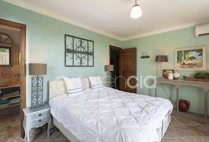 Image No.30-6 Bed House for sale