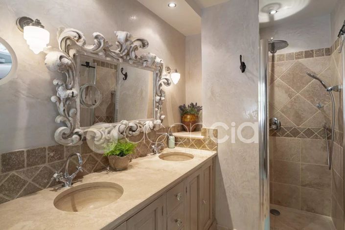 Image No.31-6 Bed House for sale