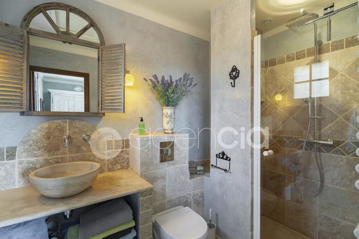 Image No.33-6 Bed House for sale