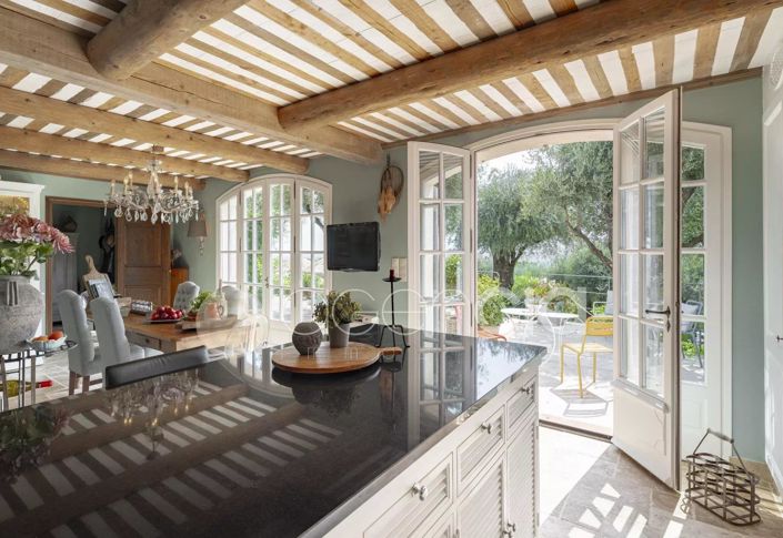 Image No.5-6 Bed House for sale