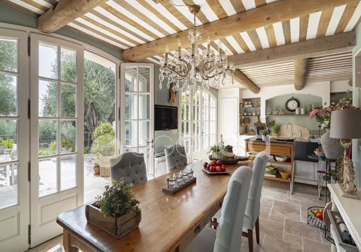 Image No.6-6 Bed House for sale