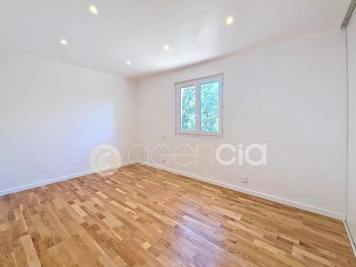 Image No.10-3 Bed Apartment for sale