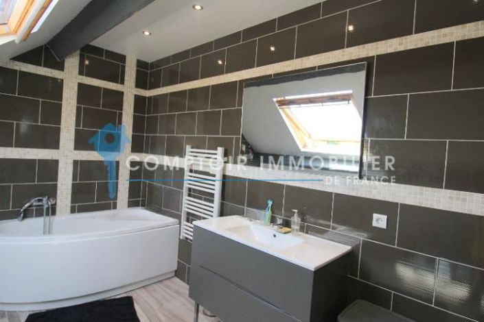 Image No.5-5 Bed House for sale