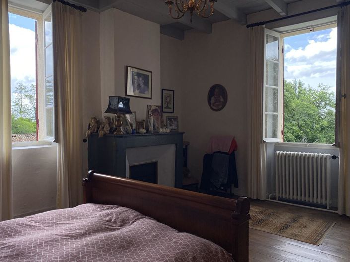 Image No.8-8 Bed House for sale