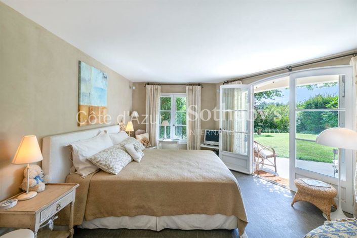 Image No.10-3 Bed Property for sale