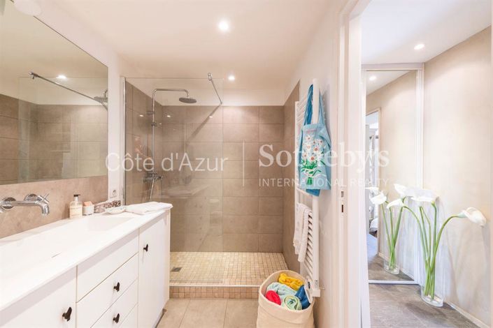 Image No.11-3 Bed Property for sale