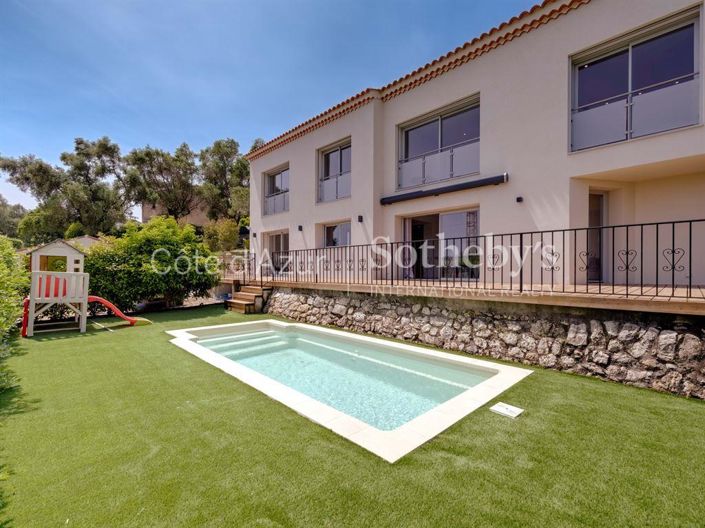 Image No.1-5 Bed Property for sale