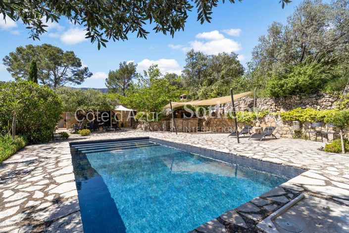 Image No.1-5 Bed Property for sale