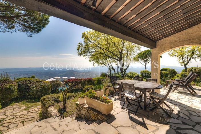 Image No.10-21 Bed Property for sale