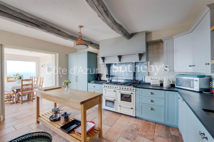 Image No.13-21 Bed Property for sale