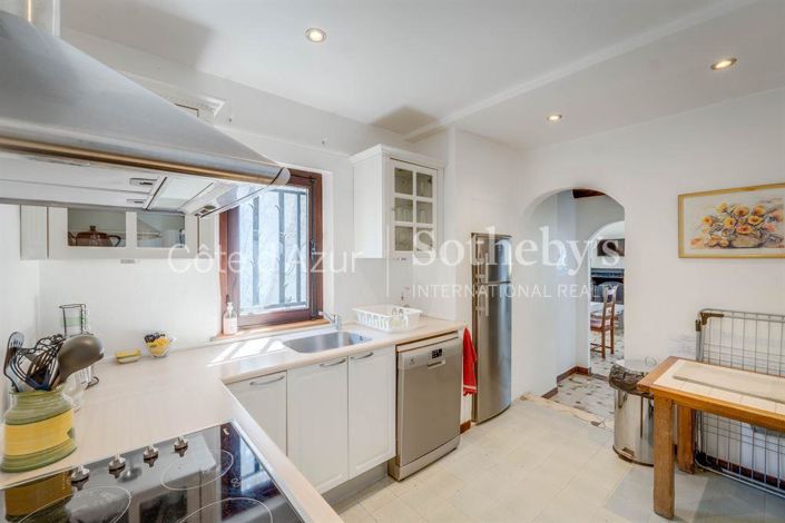 Image No.17-21 Bed Property for sale