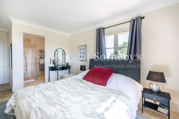 Image No.20-5 Bed House for sale