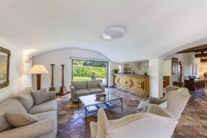 Image No.6-5 Bed House for sale