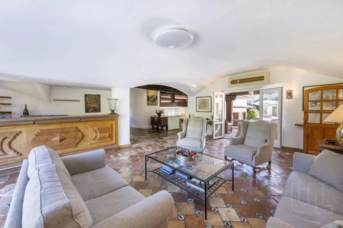 Image No.7-5 Bed House for sale