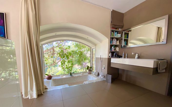 Image No.14-6 Bed House for sale