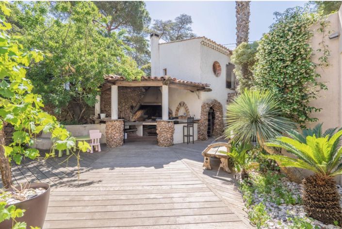 Image No.19-6 Bed House for sale