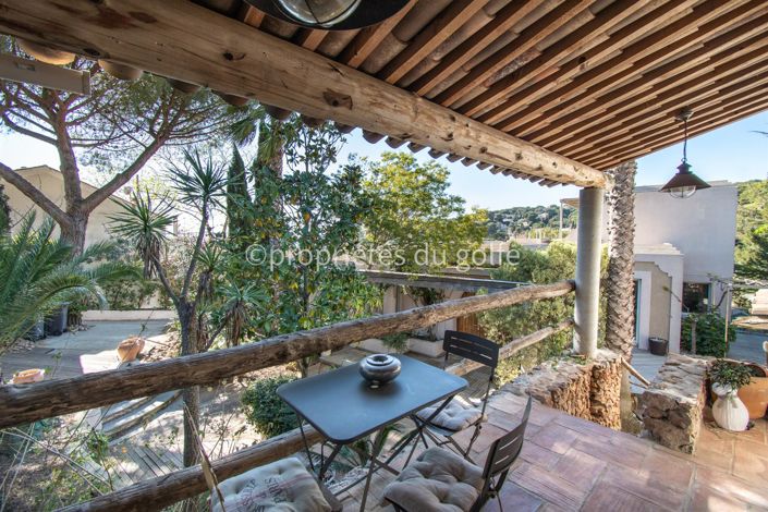 Image No.20-6 Bed House for sale