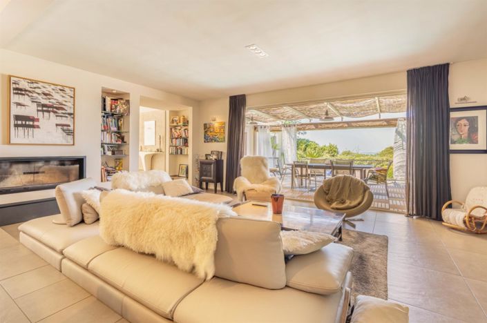 Image No.7-6 Bed House for sale