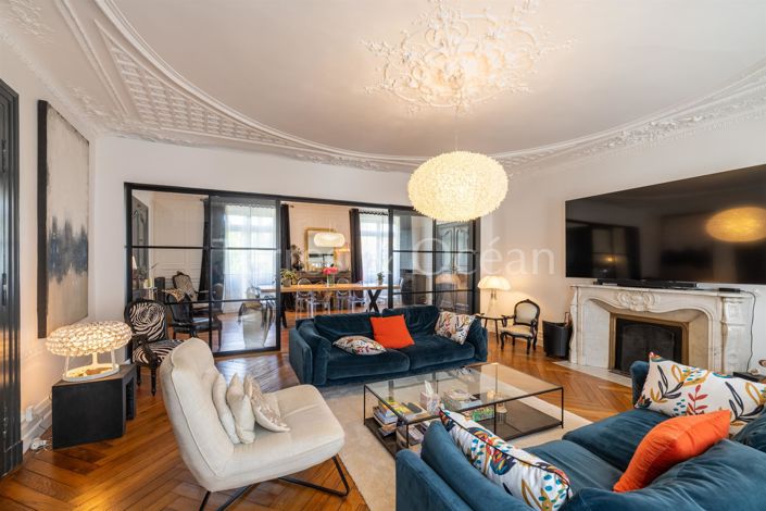 Image No.6-8 Bed House for sale