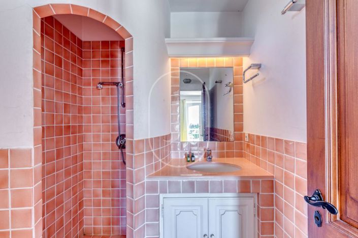 Image No.15-6 Bed House for sale