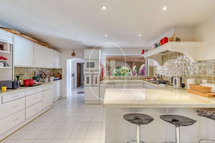 Image No.9-6 Bed House for sale